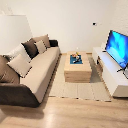 Velky Apartman 3 Bratislava Buitenkant foto