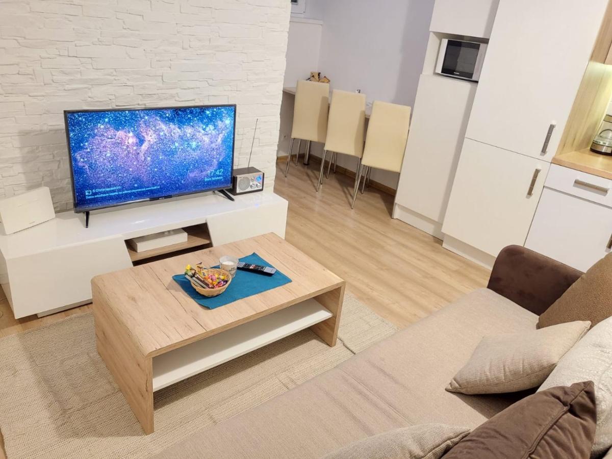 Velky Apartman 3 Bratislava Buitenkant foto