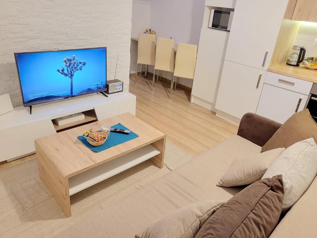 Velky Apartman 3 Bratislava Buitenkant foto