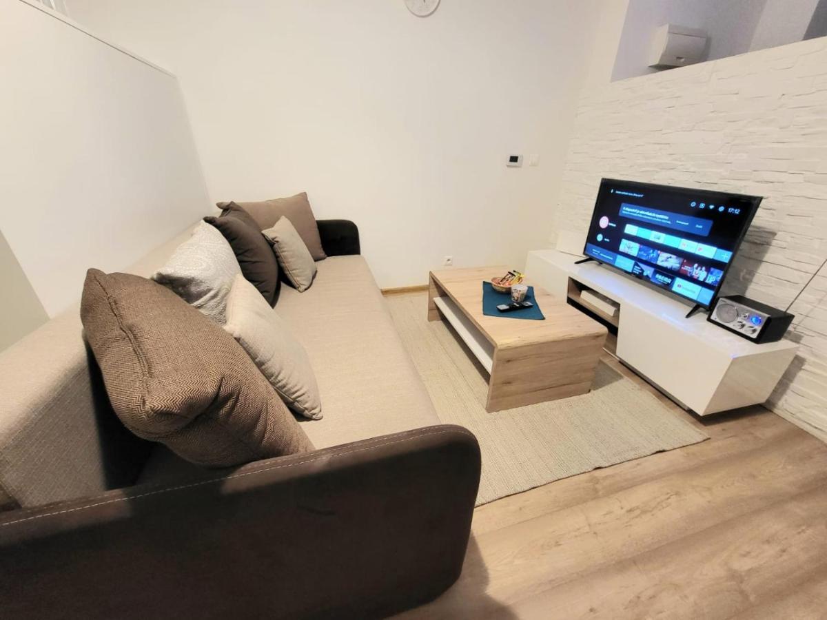 Velky Apartman 3 Bratislava Buitenkant foto