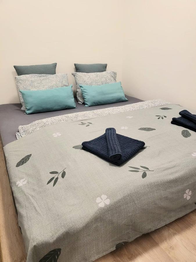 Velky Apartman 3 Bratislava Buitenkant foto