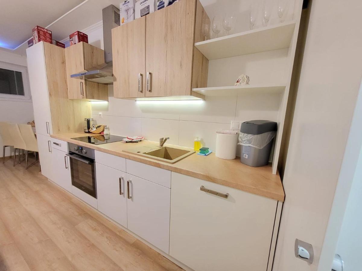 Velky Apartman 3 Bratislava Buitenkant foto