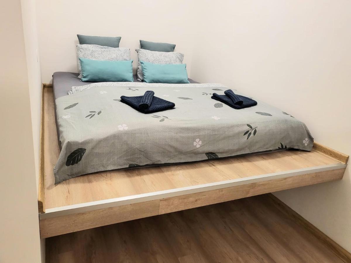 Velky Apartman 3 Bratislava Buitenkant foto
