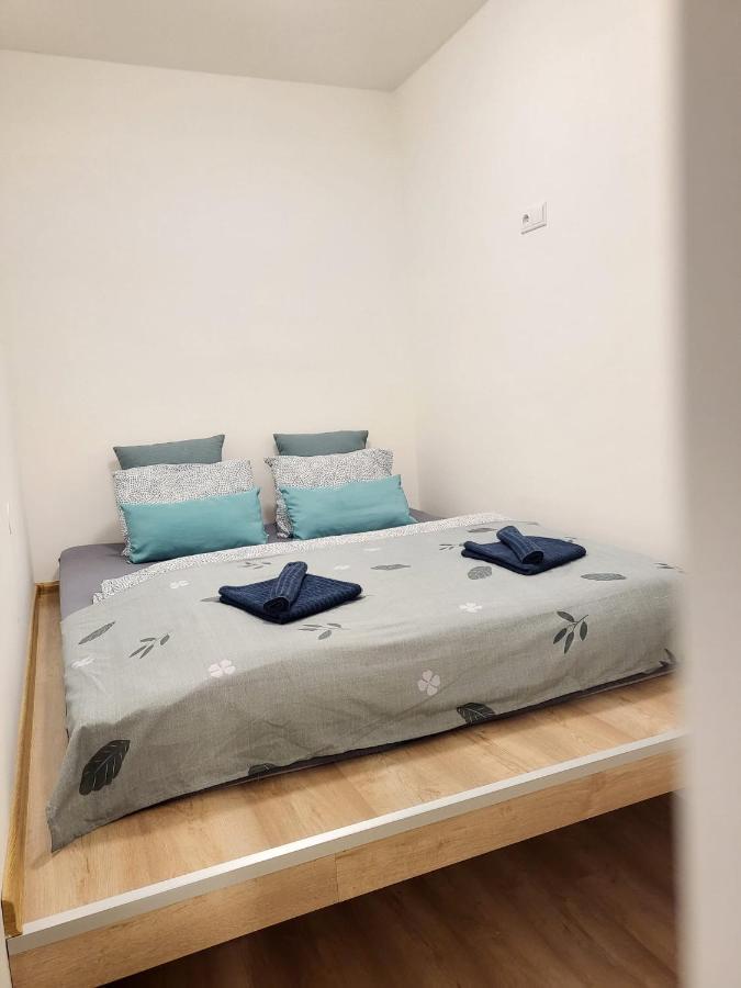 Velky Apartman 3 Bratislava Buitenkant foto
