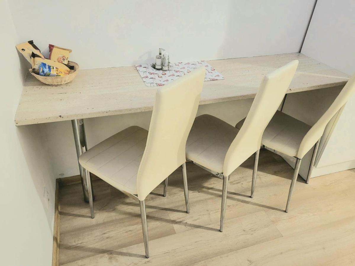 Velky Apartman 3 Bratislava Buitenkant foto