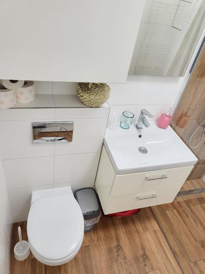 Velky Apartman 3 Bratislava Buitenkant foto