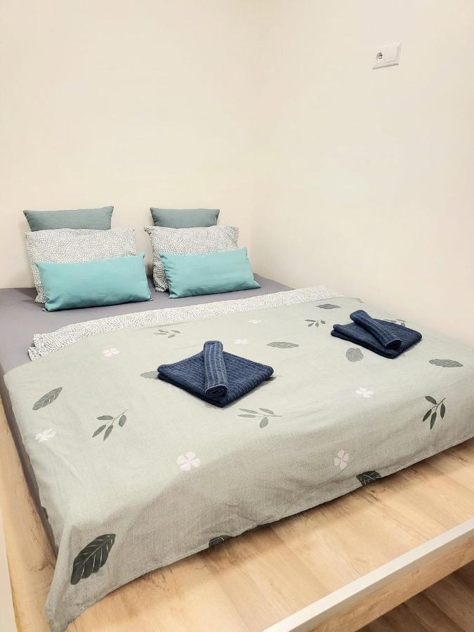 Velky Apartman 3 Bratislava Buitenkant foto