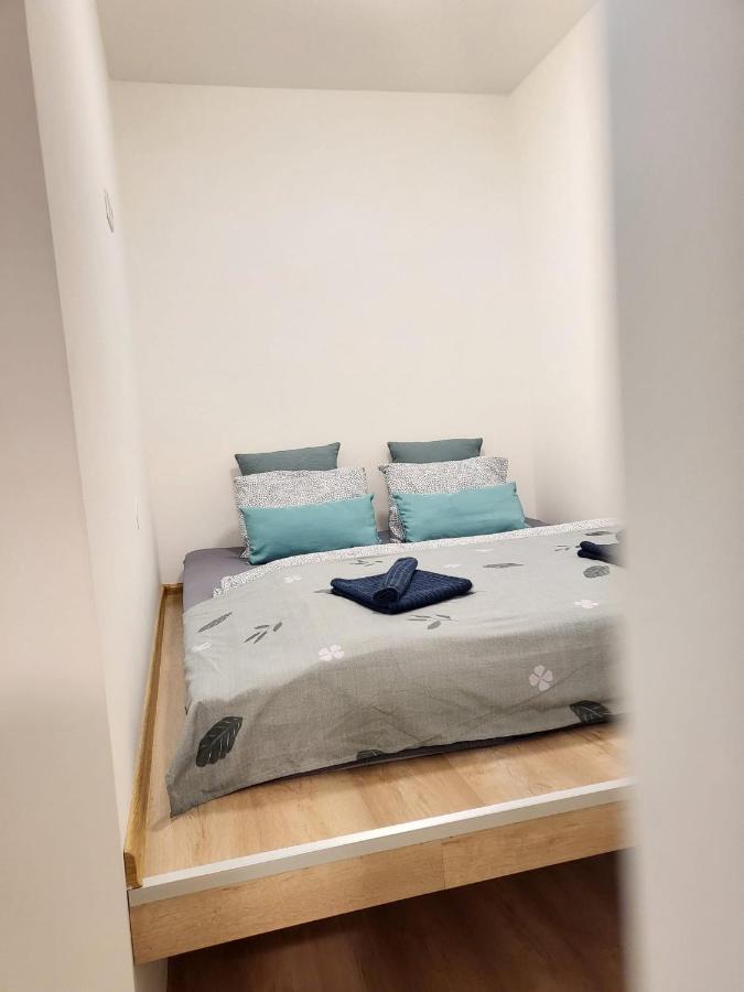 Velky Apartman 3 Bratislava Buitenkant foto