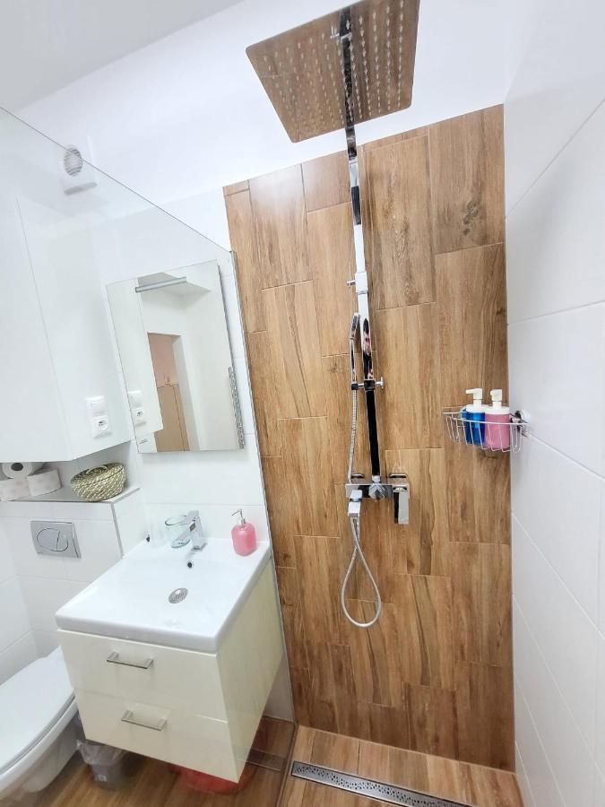 Velky Apartman 3 Bratislava Buitenkant foto
