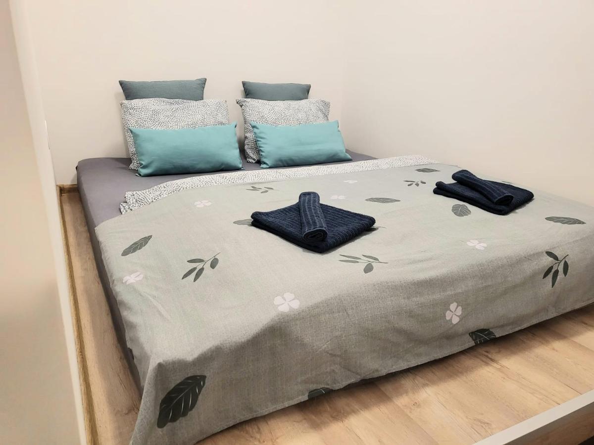 Velky Apartman 3 Bratislava Buitenkant foto